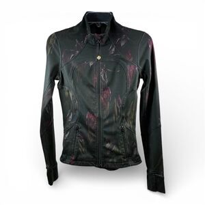 Lululemon Forme Define Jacket in Midnight Iris Multiple Floral Size S